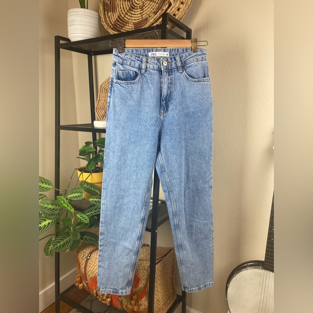 ZARA Mom Fit Jean. Size 2. High waisted